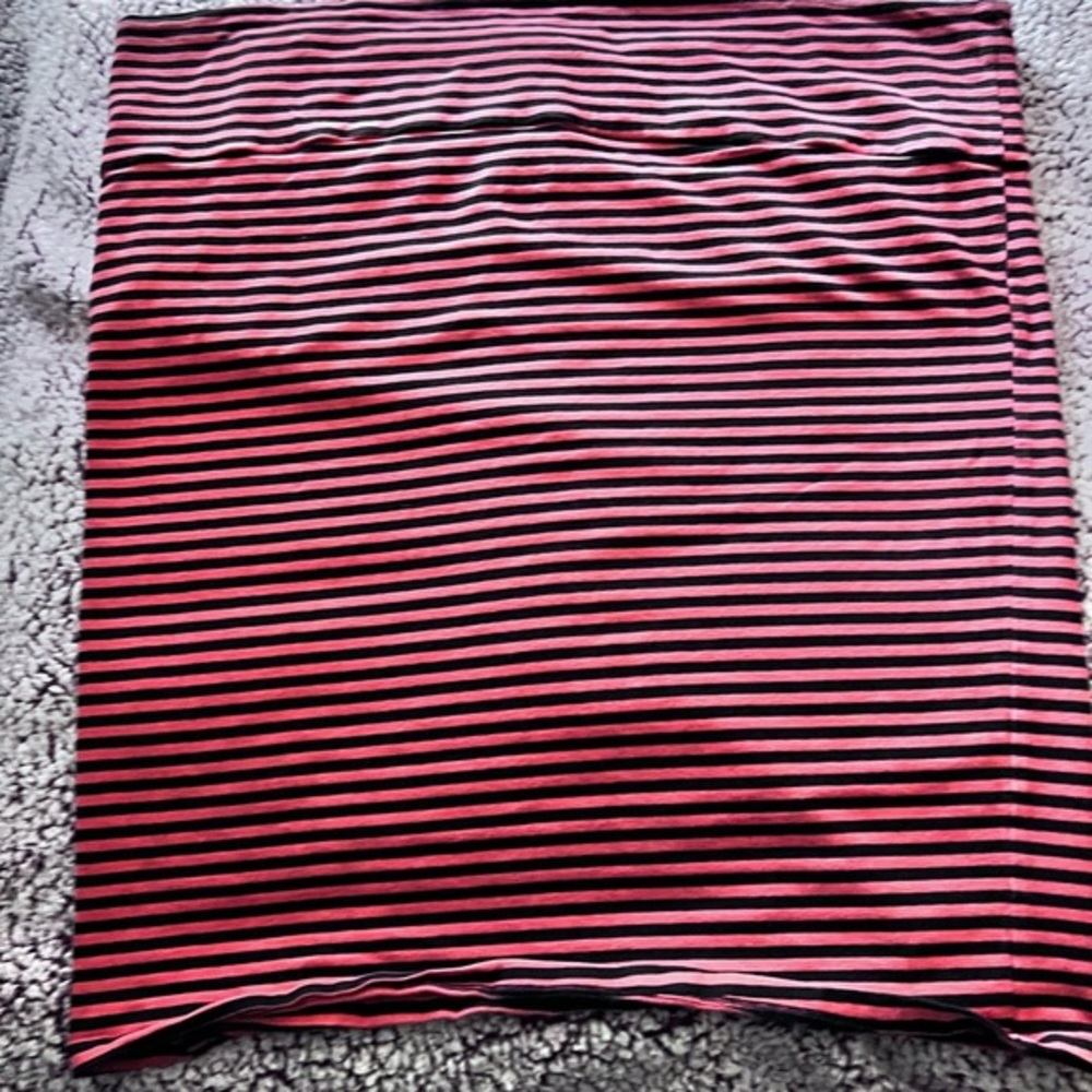 Black and red stripe midi skirt❤️
